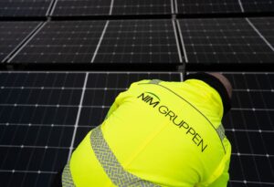 Fra tagpap til solenergi: Guide til udskiftning af dit tag med solceller