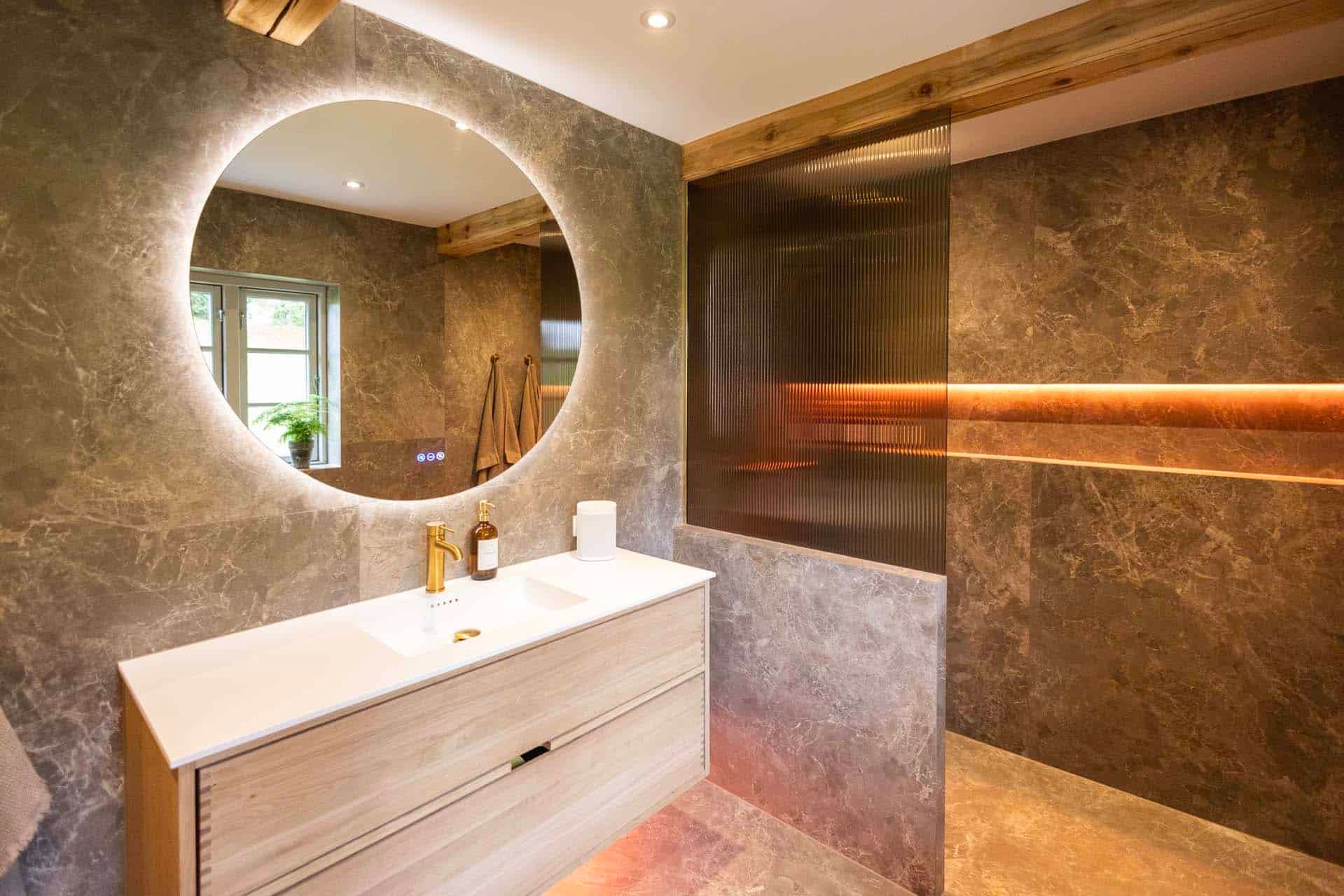 Få et nyt liv i hjemmet med totalrenovering af badeværelse