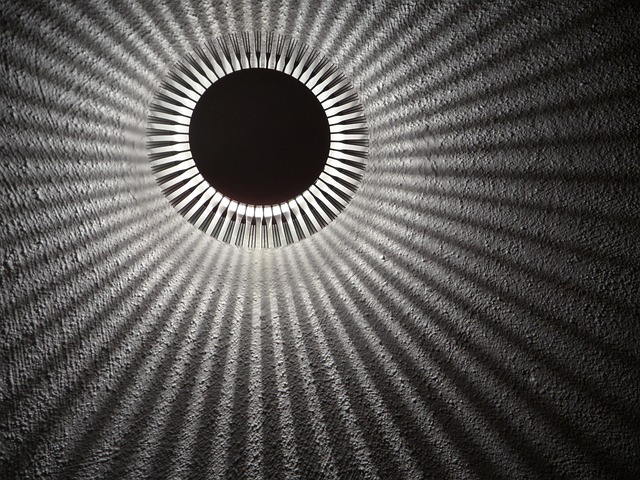 Sådan bruger du sorte væglamper til en unik indretning